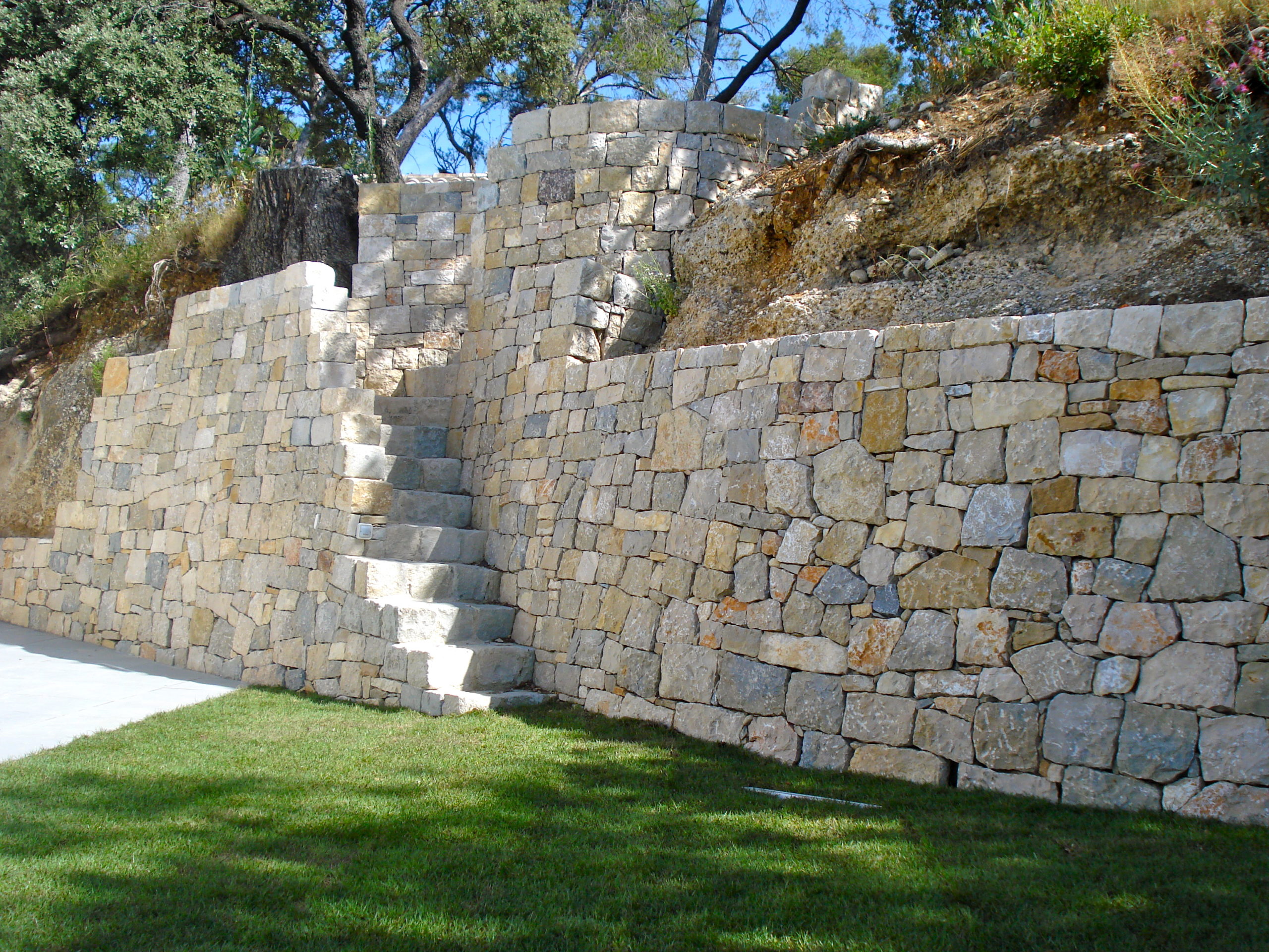 Construction de murs en pierres sèches en Provence, PACA, Bouches-du-Rhône (13)