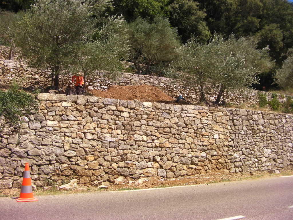 Contruction de murs en pierres sèches - Murailler de Provence - JL Beltrando intervient dans les Bouches-du-Rhône (13), en Provence, et PACA.